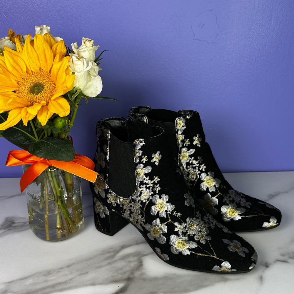 Anne Klein AK Gorgia Black Silver Floral Embroidered Velvet Ankle Booties Sz 7M